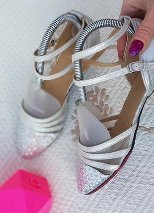 Шикарні блискучі новенькі срібні сріблясті босоніжки для бальних танців латина фокстрот вальс квікстеп4 фото