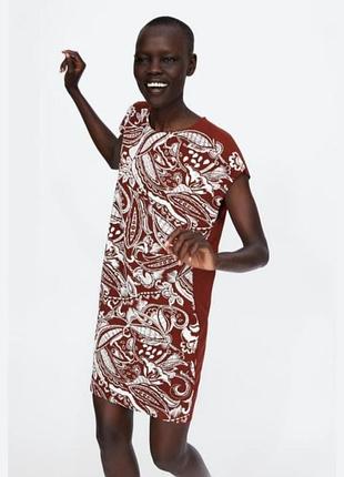 Платье прямое от zara со структурным принтом под вышивку 46-48 размер