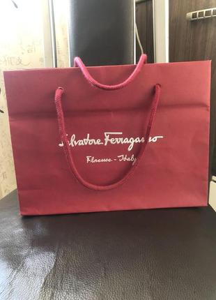 Фірмовий пакет  salvatore ferragamo  оригіна, розміри довжина 21 см. ширина 28 см.