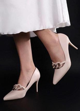 Жіночі туфлі на шпильці бєжевого кольору розмір 39