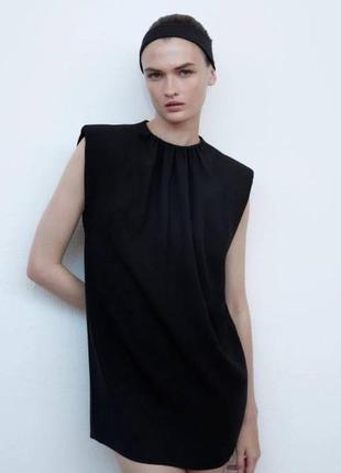 Новое короткое чёрное платье с подплечниками от zara s