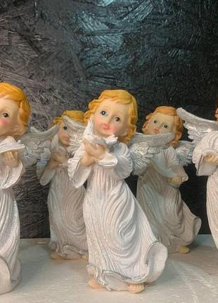 Статуетка ангел із крилами