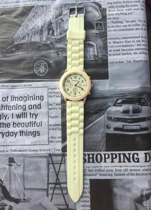 Часы наручные женские кремовые силиконовые годинник2 фото