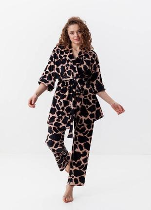 Комплект жіночий з плюшевого велюру штани та халат стильний жирафа 3410_l 15925 l2 фото
