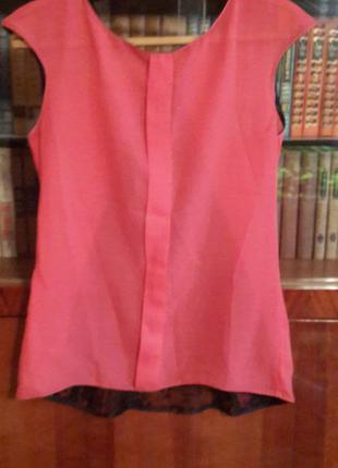 Очень красивая маечка с кружевом на спинке