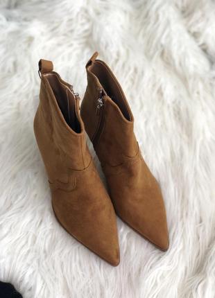 Коричневые казаки zara