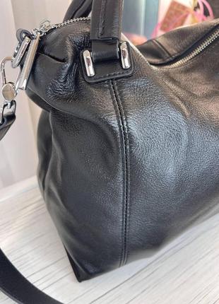 Женская кожаная сумка с длинным ремнём с камнями в классическом стиле9 фото