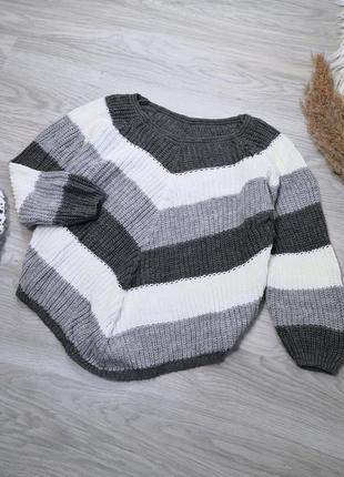 Стильный свитер в серую белую полоску8 фото