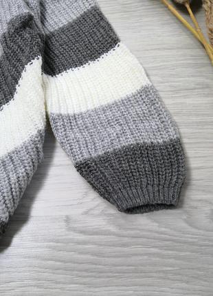 Стильный свитер в серую белую полоску7 фото