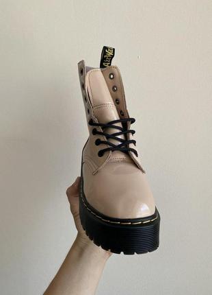 Меховые ботинки dr. martens бежевые лаковая кожа (36-40)💜2 фото