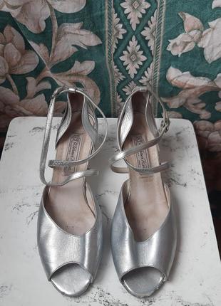 Женские туфли для бальных танцев кожаные босоножки серебристые