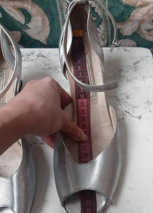 Жіночі туфлі для бальних танців шкіряні босоніжки сріблясті9 фото