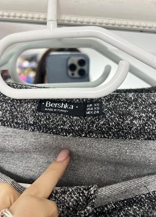 Серая мини юбка bershka4 фото