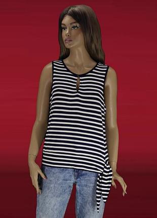 Стан нової!гарна якісна футболка,вказано р. 16.