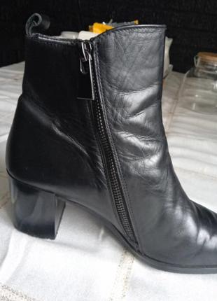 Кожаные ботинки ботинки ботильоны челси натуральной кожи черного цвета минималистичные с острым носом в идеальном состоянии от зара zara 38 размера5 фото