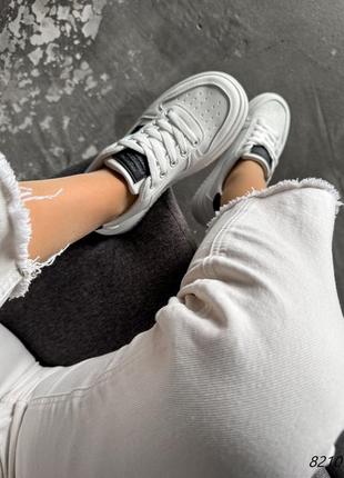 Белые кожаные кроссовки кеды с перфорацией черными полосками на толстой повышенной  подошве10 фото