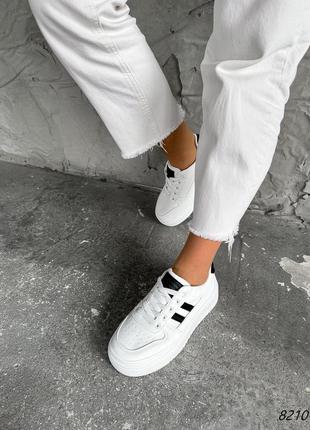Белые кожаные кроссовки кеды с перфорацией черными полосками на толстой повышенной  подошве8 фото