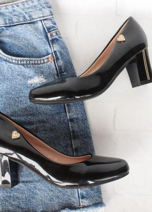 Черные туфли 36 размера на устойчивом каблуке3 фото