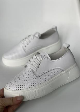 Белые туфли из натуральной кожи, кеды, кроссовки