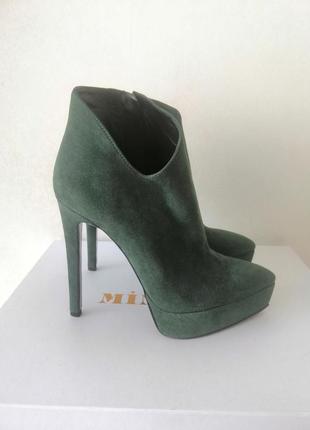 Розпродаж!!!замшеві ботильйони minardi