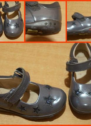 Clarks туфельки сфетятся при ударе пяточкой 20,5 размер 13,5см стелька