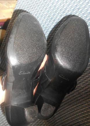 Туфлі з натуральної шкіри на невеликому зручному каблуці,clarks5 фото