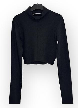 Чорний, укорочений лонглів з коміром від bershka 🕷️