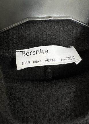 Черный, укороченный лонглов с воротником от bershka 🕷️2 фото