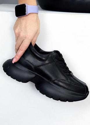 Трендовые черные кожаные кроссовки  на фигурной утолщенной подошве