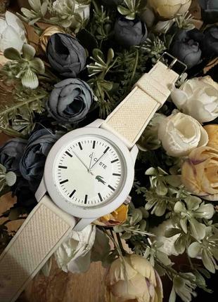 Наручний білий годинник lacoste