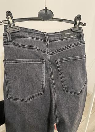 Серые джинсы stradivarius размер хс-с-м2 фото