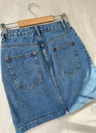 Юбка мини джинсовая boohoo голубого цвета6 фото