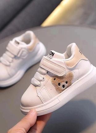 Дитячі кросівки