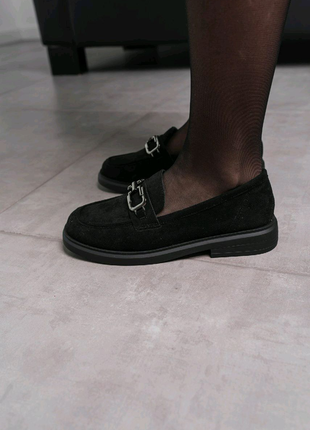 Женские черные туфли на танкетке
