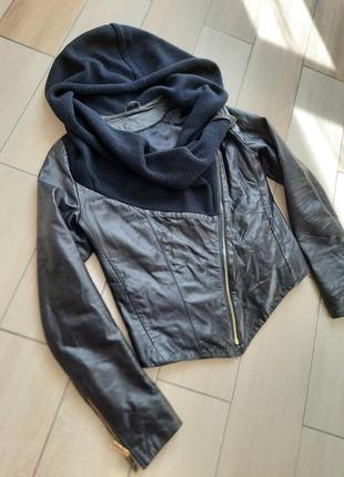 Кожаная курточка косуха с вязаным капюшоном1 фото