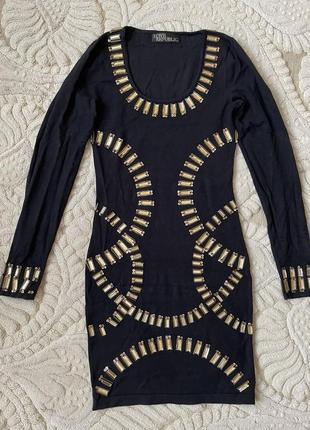 Сукння прикрашена  прикрашена  камінням