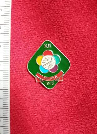 Значки  фестиваль 1985г " минуле столiття