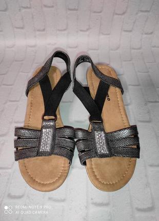 Босоніжки літні