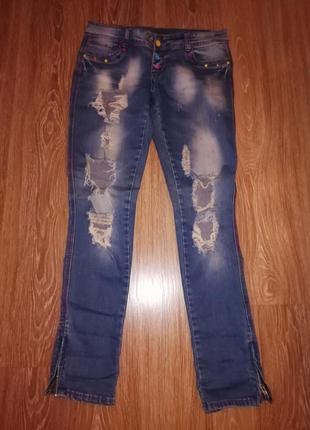 Джинсы синего цвета
