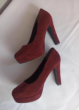 Бордовые женские туфли с закрытым носком2 фото