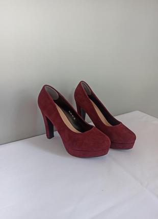 Бордовые женские туфли с закрытым носком1 фото