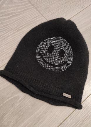 Вовнянашапочка відомого бренду.