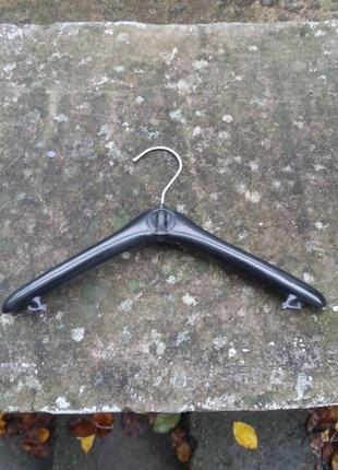 Вішаки для одягу велика кількість різних вішалок