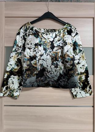Красивая укороченная блуза в цветы1 фото