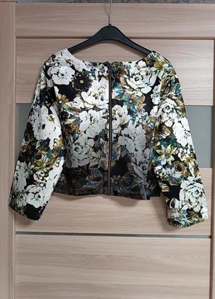 Красивая укороченная блуза в цветы3 фото