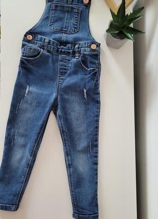 Фирменный джинсовый комбинезон (2-3 года)1 фото
