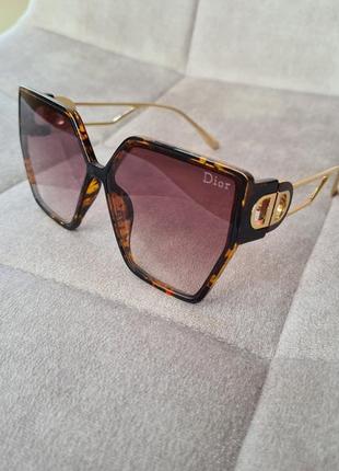 Сонцезахисні окуляри жіночі dior4 фото
