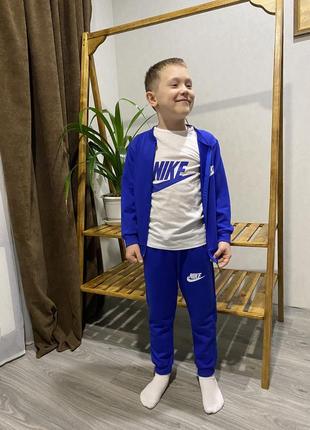 Nike тройка