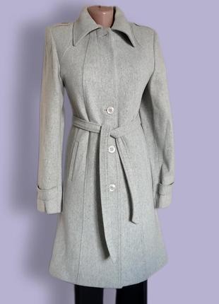 Класичне демісезонне пальто в "ялинку" світло-сірого кольору.