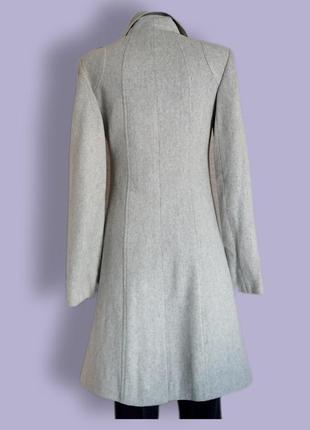 Класичне демісезонне пальто в "ялинку" світло-сірого кольору.4 фото